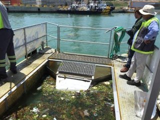 60 Bin Liraya Yaptığı Deniz Süpürgesi ile Sahilleri Temizliyor