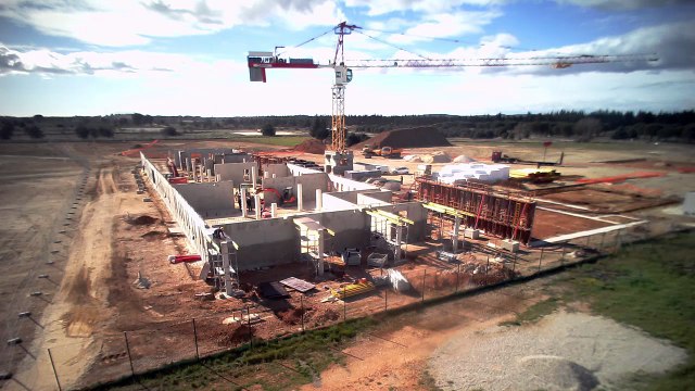 Timelapse des travaux de la nouvelle base d'avions de la Sécurité civile à Nîmes-Garons