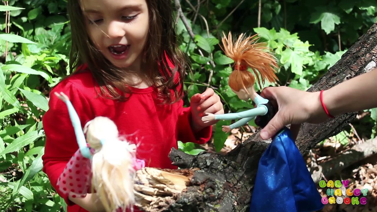 PRETEND: HAILEY'S MAGIC WAND creates ANNA and ELSA on a tree branch!