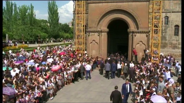 En visite dans le pays, le pape dénonce le génocide des Arméniens