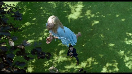 El hogar de Miss Peregrine para niños peculiares - Tráiler Español [360p]