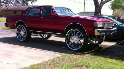 Box Caprice on 28's 🚗