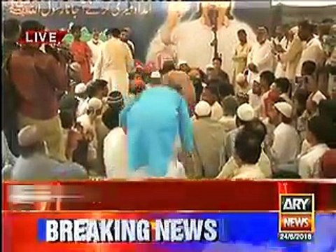Amjad Sabri's son cried reciting Mai qabr andheri mai ghabraunga jab tanha in Soyem rasm of Amjad Sabri