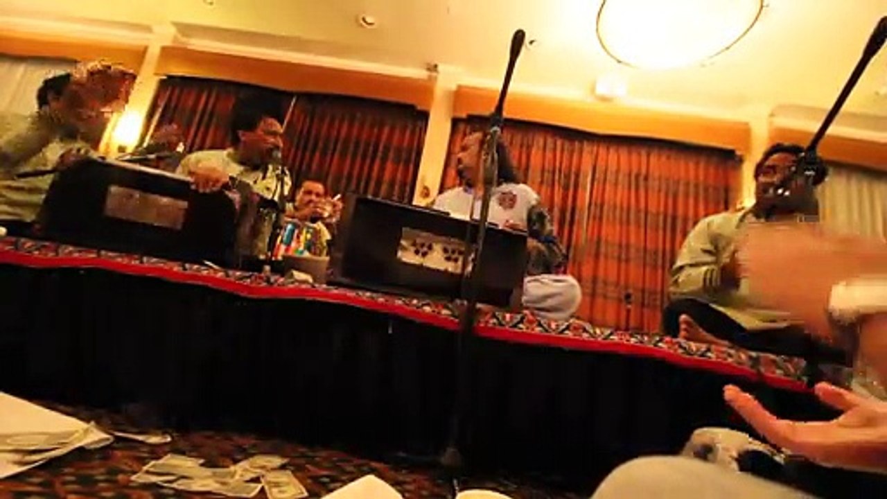 Watch Amjad Sabri Performing In Private Party In America and How React english MAn On his Qawali