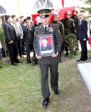 Devresinin Cenazesinde Fotoğrafını Taşıdıktan 4 Yıl Sonra Şehit Oldu