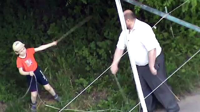 Мой добрый сосед гуляет на улице — видео снял Ворокоротков