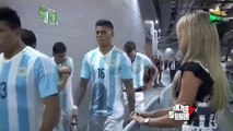 Messi ignora a la Sexy periodista Inés Sainz  Messi ignores sexy jornalist Inés Sainz