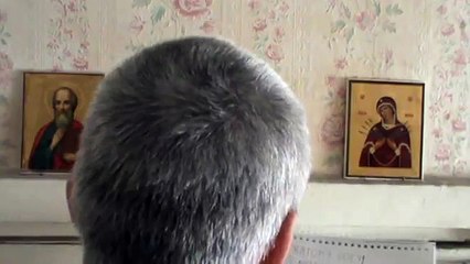 Умный мужик читает свою молитву второй раз перед иконами — Ворокоротков