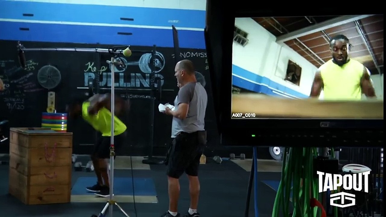 Kofi Kingston takes his workout to new heights, powered by Tapout
