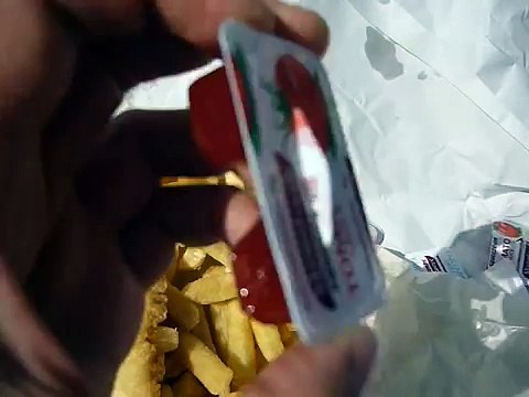 How tomato sauce (ketchup) packets work in Australia
