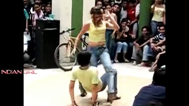 Whatsapp VIRAL Videos 2016 -Indian Girl vs Pakistani Girl dance at Part 2