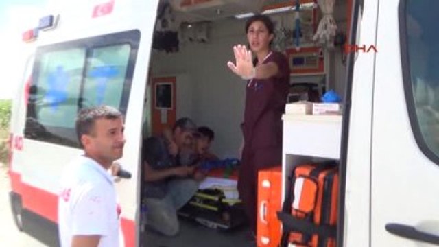 Çorlu - Taş Yüklü Kamyon, Aracın Üzerine Devrildi 6 Yaralı