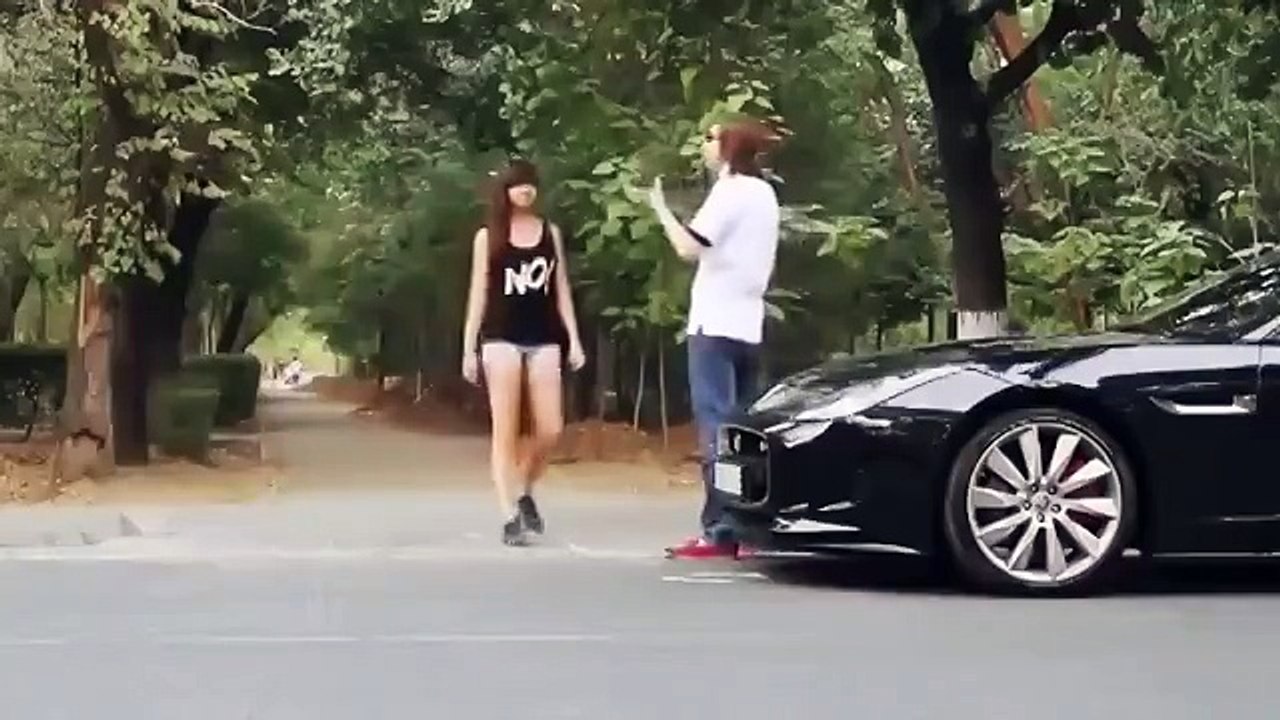 Вот такие сейчас девушки. Клюют на деньги