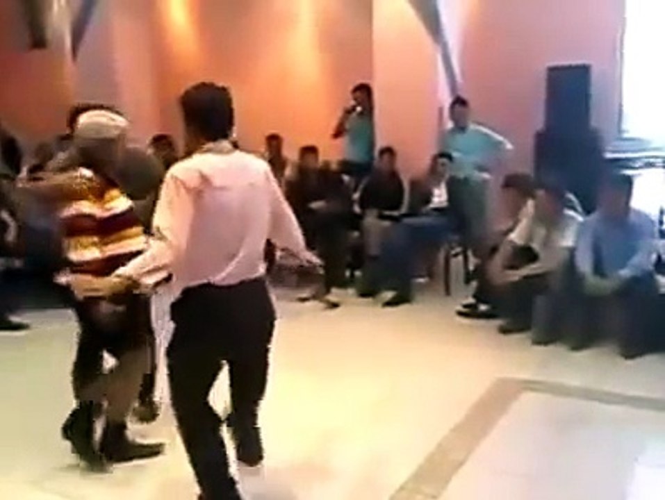 bu adamlar kopmuş süper komik kesinlikle izleyin