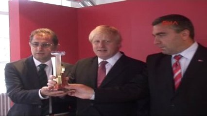 İngiltere?nin Yeni Başbakan Adayı Johnson Kemençe Çalmıştı