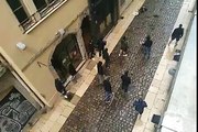 Des hooligans français s'attaquent à des supporters anglais à Lyon