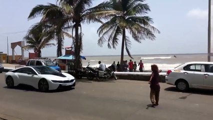 Shahrukh Khan Stopped His brand new BMW i8 due to a woman standing in front.