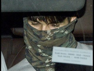 Shahid Kapoor Hiding His Face to Not Revile Upcoming Movie Look