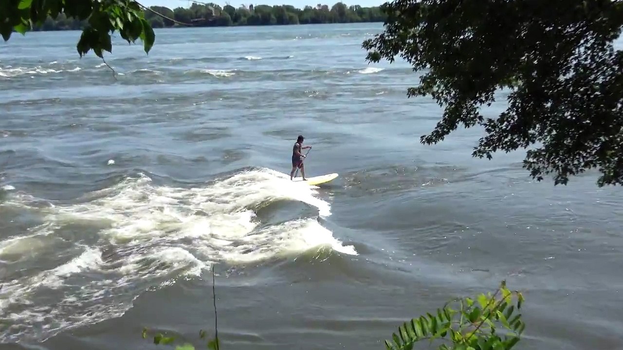 Montreal surfing Sony AX53 4K