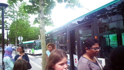 diversité de bus à porte d'aubervilliers
