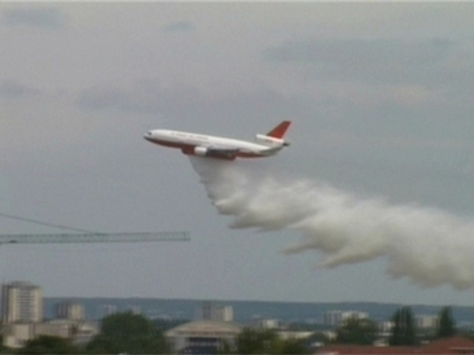 TANKER AIR CARRIER 910 BOURGET 2005