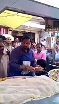 Rare Video - Amjad Sabri Selling Chaat in Public For Helping the Needy People-x4i5has - Video Dailymotion_youtube_original
