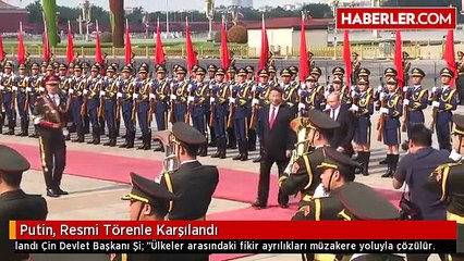 Putin, Resmi Törenle Karşılandı