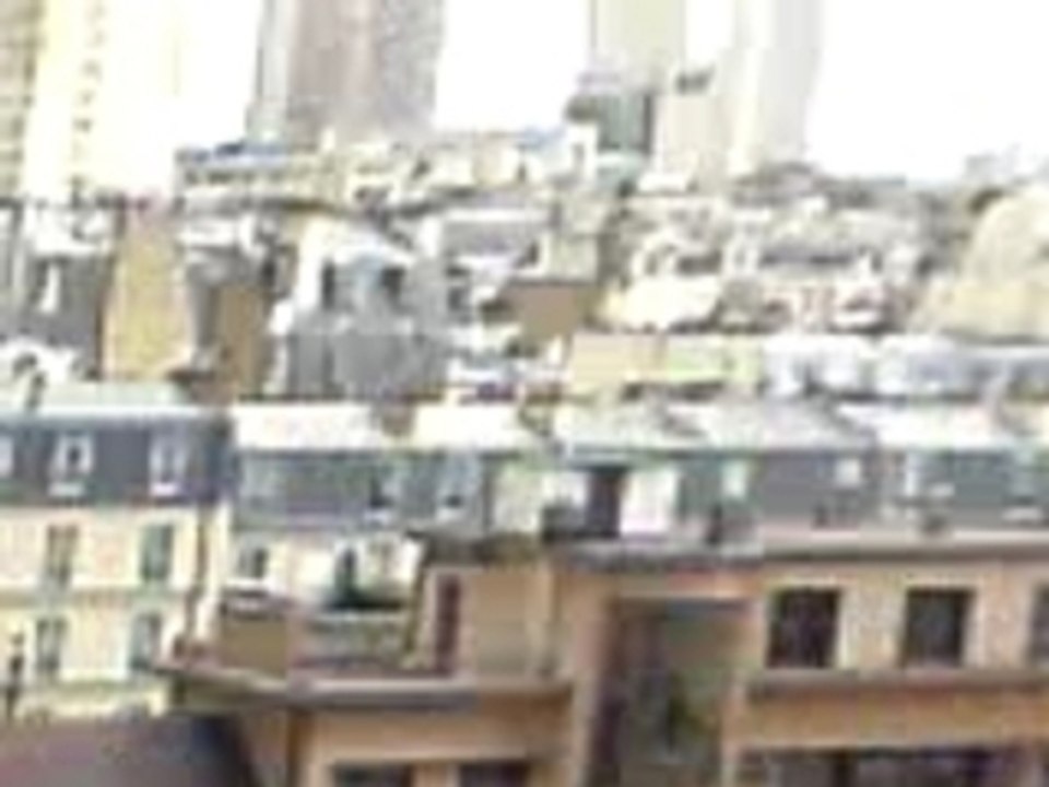 superbe vue de paris d'en haut d'un batiment