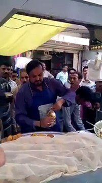 Amjad Sabri on road selling chaat to fulfill the dream of a needy_
