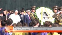 Папа Римский Франциск в мемориальном комплексе Цицернакаберд почтил память жертв Геноцида армян