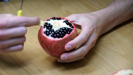 POMEGRANATE OPENING - Awesome Pomegranate Technique - jak otworzyć granat
