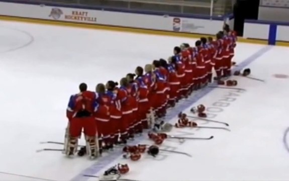 В США на хоккейном матче потеряли гимн России