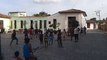 Niños bailando conga en la Plaza del Carmen, Camaguey, Cuba