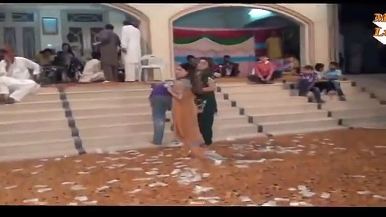 Mein Nach Nach Jhumraan Paindi Aan Latest Hot Mujra -