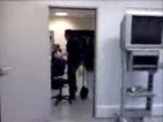 Lancer de chaises raté