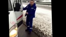 ДПС не пропускает скорую ради кортежа