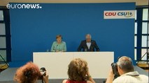 Merkel: İngiltere'nin AB'den ayrılma müzakerelerinde çirkinleşmemek gerekiyor