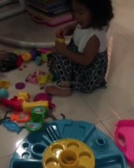 Pintarnya Bilqis Khumairah Razak Maen Play Doh di Temani Ibuk Umi Kalsum
