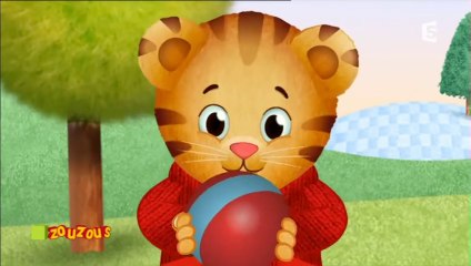 Le village de Dany - Dany joue à la balle