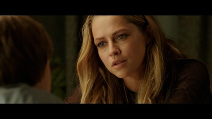 Teresa Palmer, Gabriel Bateman In Chilling 'Lights Out' New Trailer