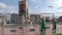 Taksim Cumhuriyet Anıtı'nın Etrafı Bariyerlerle Kapatıldı