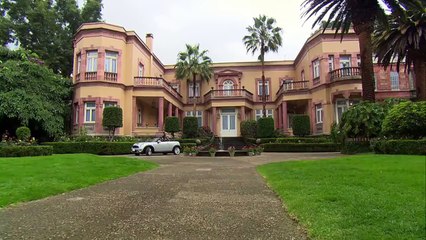 47. Nikki Goes to Bar