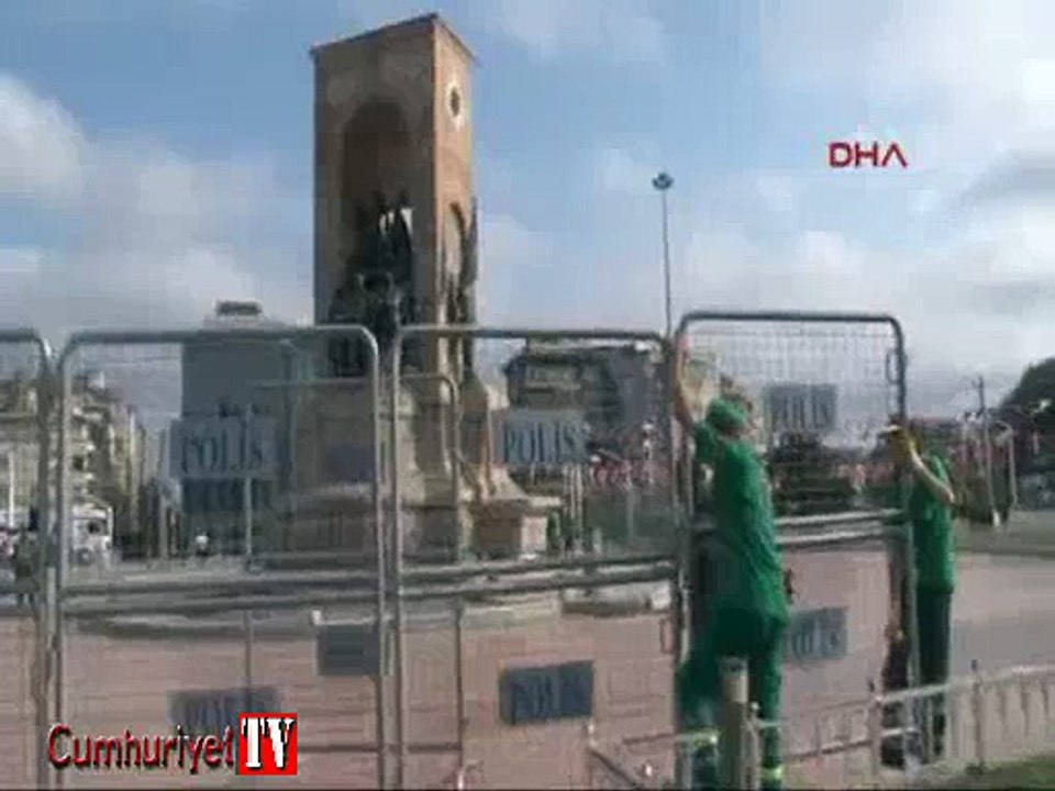 Taksim'de bariyerli önlem