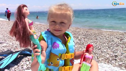 Ярослава и Кукла Штеффи Русалочка купаются в Море. Видео для детей Steffi Doll Bath Time