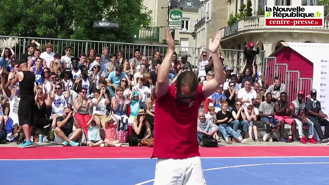 VIDEO. L'Urban PB met le basket 3x3 au centre de Poitiers