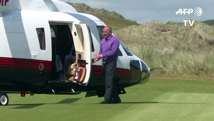 Manifestantes con bandera mexicana en visita de Trump a Escocia