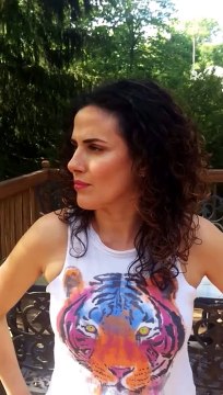 Trick génial avec son chewing-gum qui revient tout seul dans la bouche