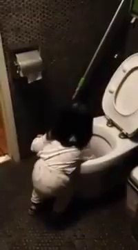Quand ta fille t'apporte un verre d'eau... Qui vient des chiottes! Fail