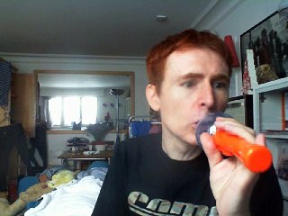 Wiwi égratigne "drottningen är tillbaka" de Titiyo