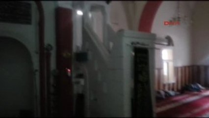 Derik'te Sıcaktan Bunalanlar Camilere Akın Etti